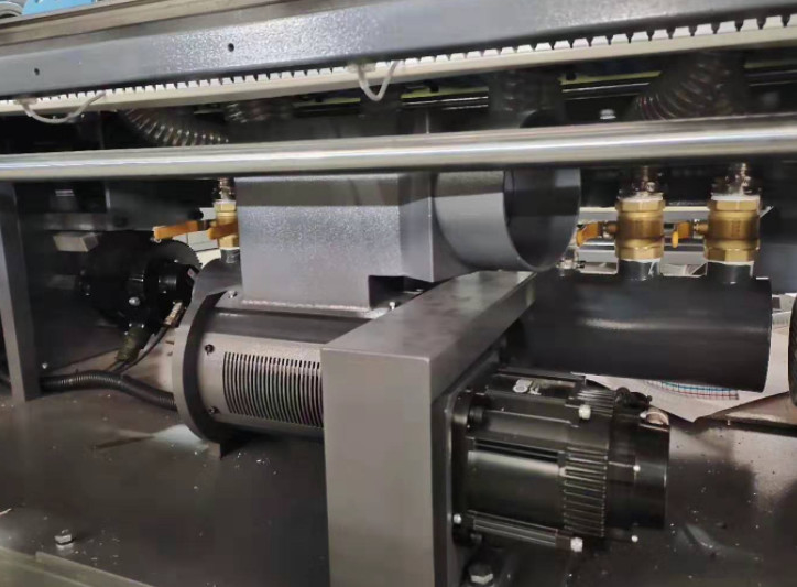 دستگاه لمینت راه راه 120-600 گرمی ورق بالا Auto Flute Laminator 3Ply