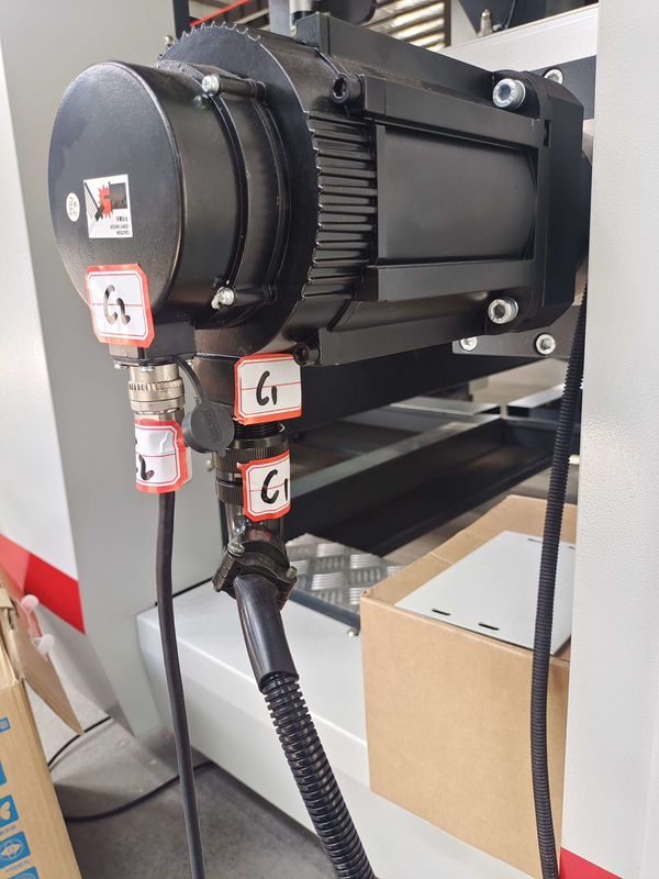 چسب Solute Glue جعبه راه راه پوشه چسب 420mm-1900mm دستگاه چسباندن پوشه