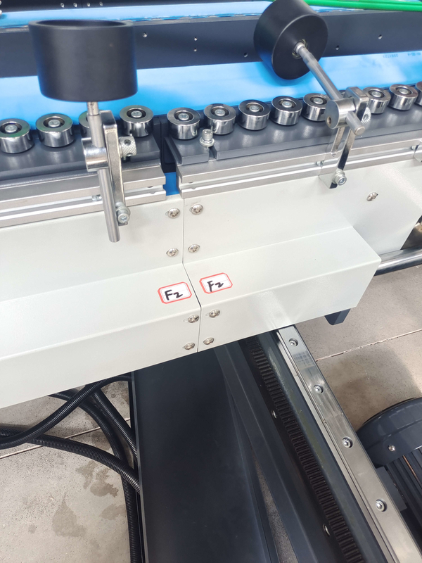 چسب Solute Glue جعبه راه راه پوشه چسب 420mm-1900mm دستگاه چسباندن پوشه