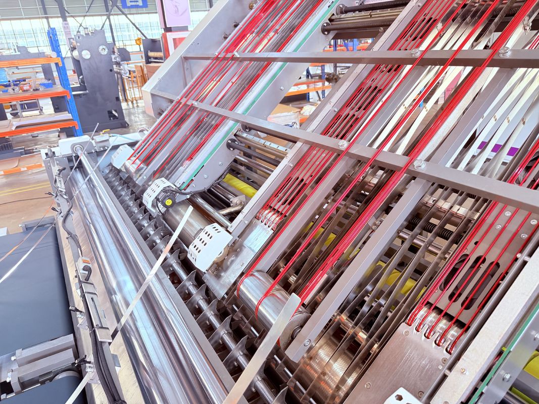 دستگاه اتصال فلوت اختیاری سیستم از راه دور، لمینیتور فلوت اتوماتیک، ارائه کنترل خودکار برای مونتاژ ورق های کنگره ای